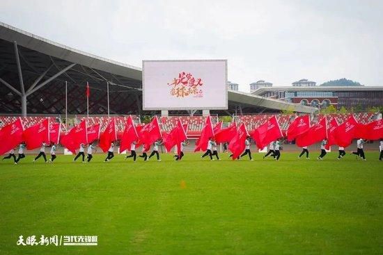 在电影《被光抓走的人》中，一道神秘;白光笼罩地球，相爱的人都接二连三消失，而被留下的人则被舆认为是不被爱的人